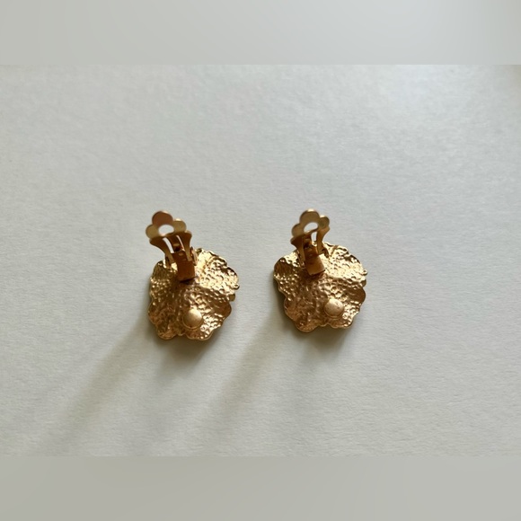 Antique Flower Shape Clip Earrings - Picture 2 of 3